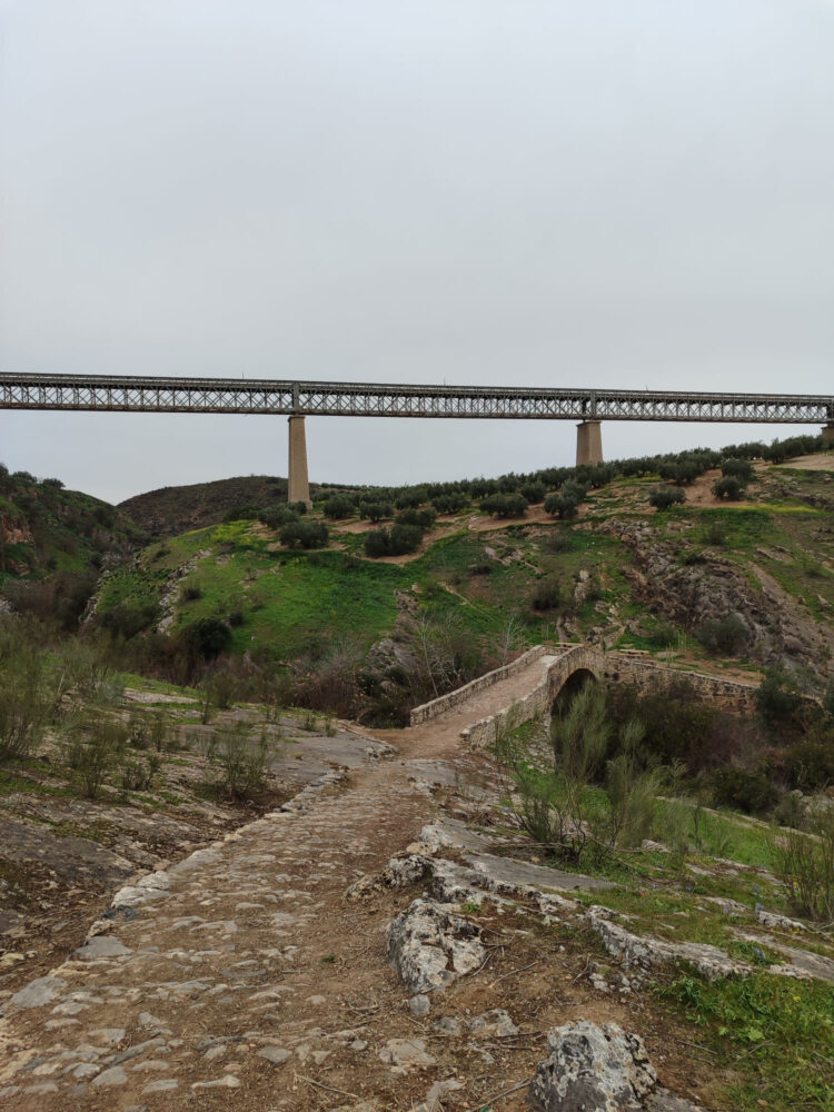 Puente Romano y pontón de Eiffel en la Vía Verde del Aceite en Alcaudete